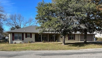 711 N St SW, Ardmore, OK 73401
