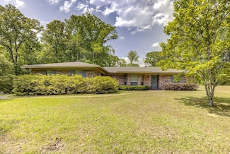 1160 Timberlane Dr, Vicksburg, MS 39180