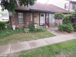 39563 Heatherheath Dr, Clinton Township, MI 48038