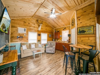 626 Private Road 1512, Bandera, TX 78003