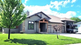9248 Scott Dr, De Soto, KS 66018