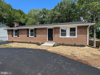 5 Timberland Dr, Fredericksburg, VA 22407