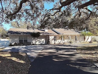 10707 N 52nd St, Temple Terrace, FL 33617