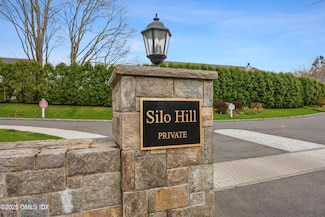 22 Whiffletree Way, Riverside, CT 06878