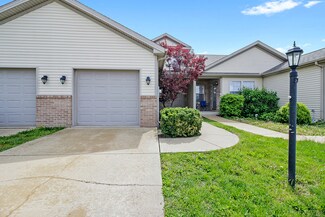 1412 Bluegrass Ln, Champaign, IL 61822