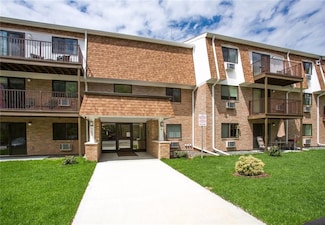 752 Quaker Ln Unit C311, East Greenwich, RI 02818