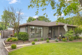 2501 Cardinal Dr, Rolling Meadows, IL 60008