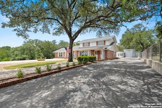 699 Floral Ave, New Braunfels, TX 78130