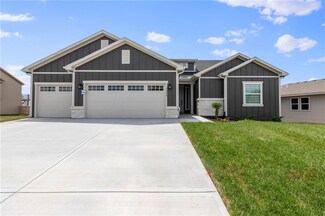 1627 Grayhawk Dr, Basehor, KS 66007