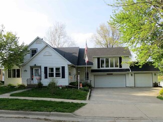 1014 Quinn St, Aplington, IA 50604