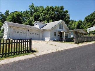 8805 E Roberts St, Independence, MO 64053