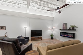 215 S Jefferson Ave Unit 102, West Jefferson, NC 28694