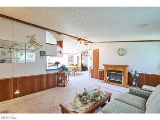 6236 Greenleaf Rd, Ravenna, OH 44266
