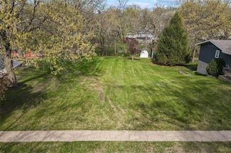 1318 Boone St, Pella, IA 50219