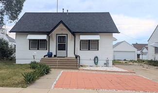 549 E 2nd St, Russell, KS 67665