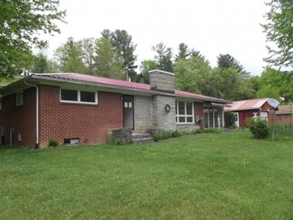 157 Maple Leaf Dr, Cedar Bluff, VA 24609