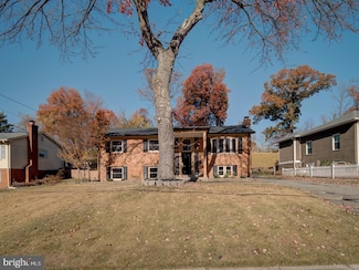 2303 W Longview Dr, Woodbridge, VA 22191