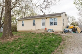 2812 Mulberry Ln, Saint Charles, MO 63303