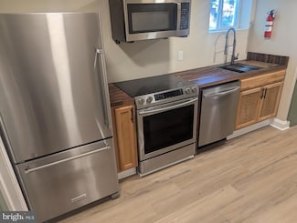 6504 Hansford St, District Heights, MD 20747