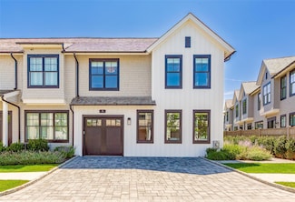 1 Spruce Ct, Water Mill, NY 11976