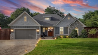 8801 Watercress Dr, Fort Worth, TX 76135
