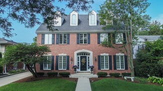 8 N Prospect Ave, Clarendon Hills, IL 60514