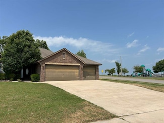510 NE 51st St, Lawton, OK 73507