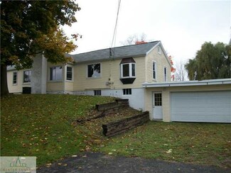 2205 N Michigan Rd, Eaton Rapids, MI 48827