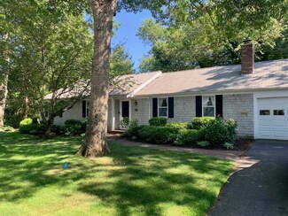 19 Muskeget Ln, Centerville, MA 02632