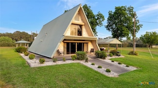 79 Albrecht Rd W, Victoria, TX 77905