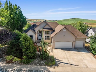655 Conestoga Dr, Moscow, ID 83843