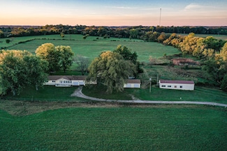 85 W Pineville Rd, Washburn, MO 65772