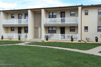 22 Wharfside Dr, Monmouth Beach, NJ 07750