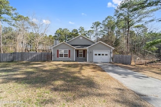 208 Blueberry Ct, Hubert, NC 28539