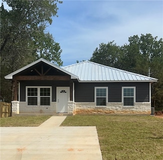 122 Crestway St, Hearne, TX 77859