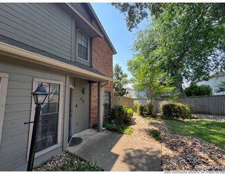69 Chapel Hill Cir, San Antonio, TX 78240