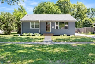 1706 14 1 2 St S, Fargo, ND 58103