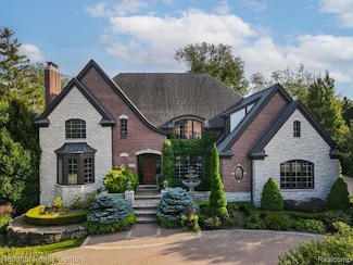 816 Palms Rd, Bloomfield Hills, MI 48304