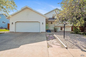2198 Old Farm Ct, Rapid City, SD 57703