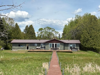 W11991 Middle Beach Rd, Naubinway, MI 49762