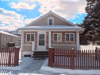 37 Montcalm St, Indian Orchard, MA 01151