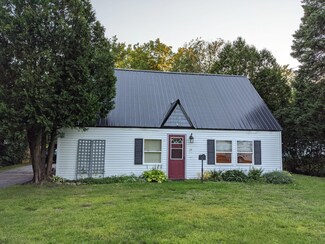 33 Chapman St, Brewer, ME 04412