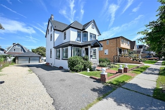 15425 13th Ave, Whitestone, NY 11357