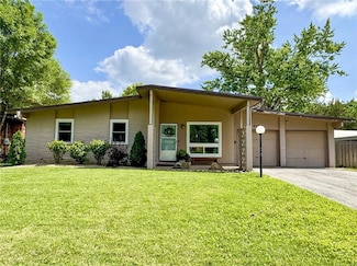 9001 W 93rd Terrace, Overland Park, KS 66212