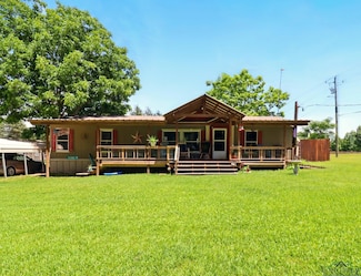 112 Melody Dr, Gladewater, TX 75647