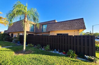 902 Waterview Dr Unit 902, Palm Springs, FL 33461