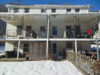 4 N Blacksmith Ave, Windsor, PA 17366