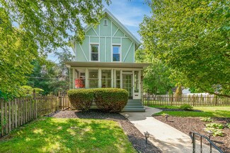 681 Lillie St, Elgin, IL 60120