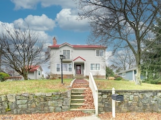 2 Papakating Rd, Hopatcong, NJ 07843