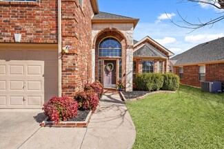 6829 Crenshaw Ln, Denton, TX 76210